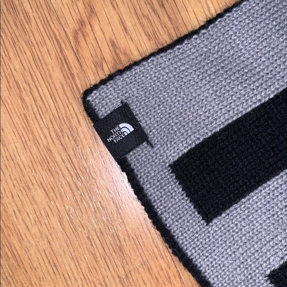 NWT The North Face Logo Scarf - Black/ Gray - Picture 2 of 10